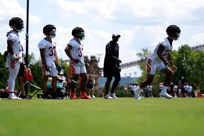 Cincinnati Bengals running back Joe Mixon (28), far right, participates in running back drills during NFL training camp practice, Monday, July 31, 2023, in Cincinnati.